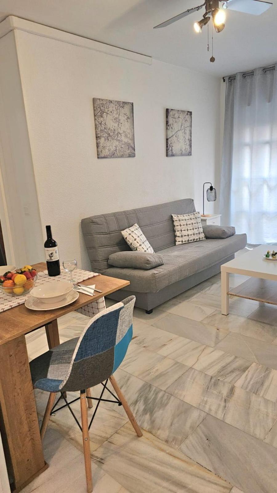 Ideal Holiday Apartment One Bedroom City Center Малага Экстерьер фото
