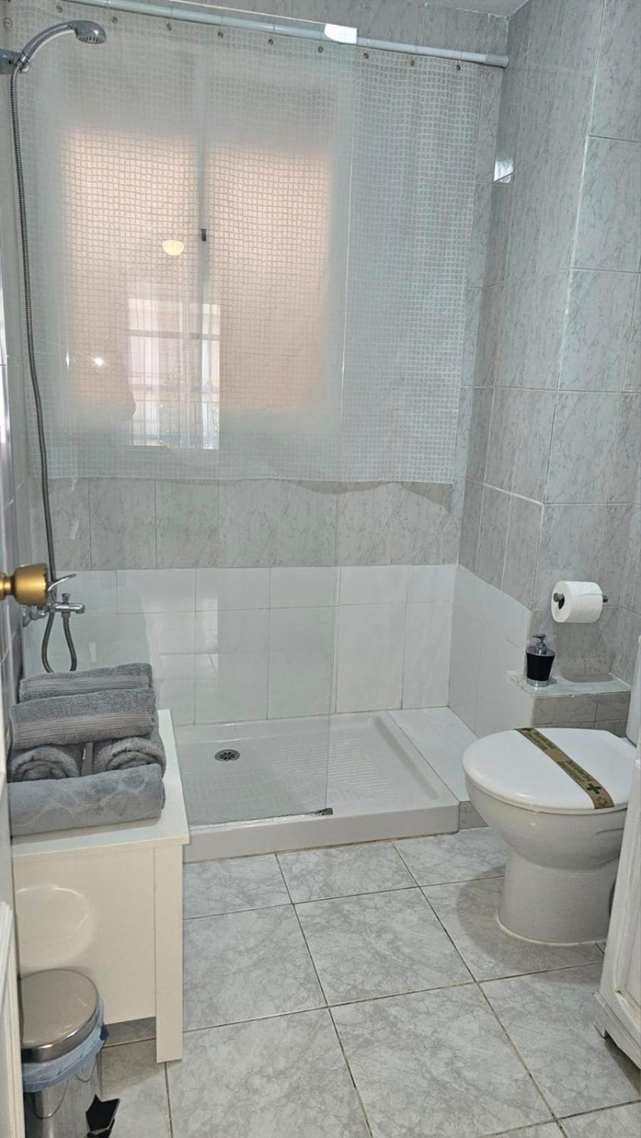Ideal Holiday Apartment One Bedroom City Center Малага Экстерьер фото
