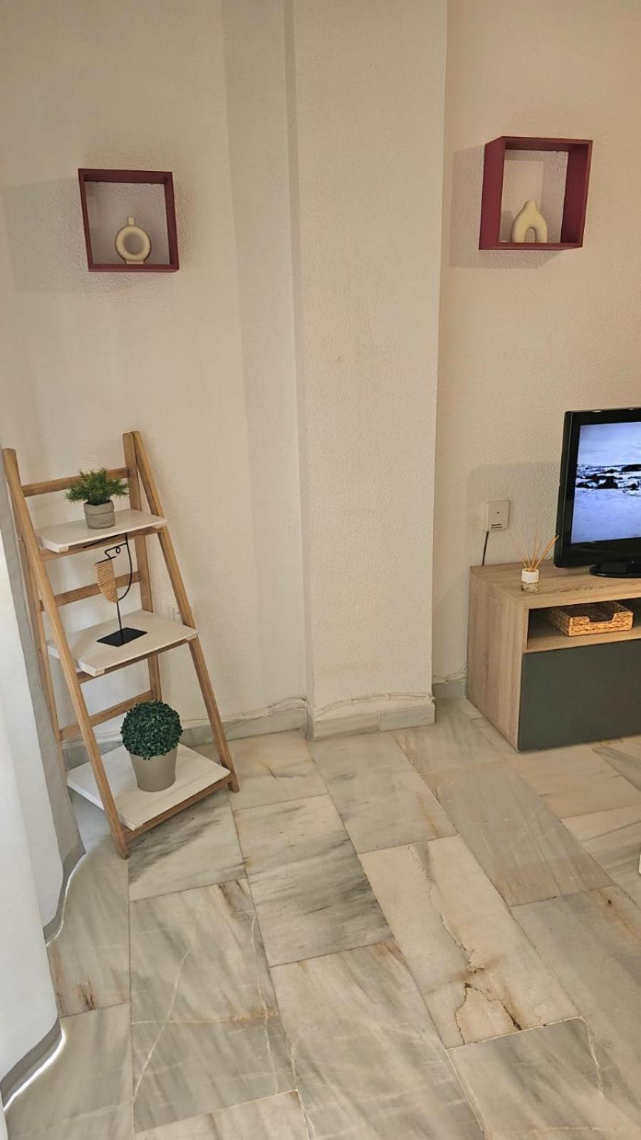 Ideal Holiday Apartment One Bedroom City Center Малага Экстерьер фото