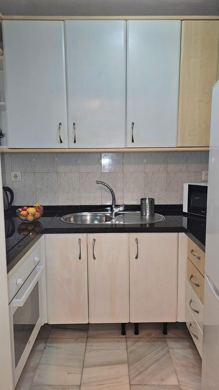 Ideal Holiday Apartment One Bedroom City Center Малага Экстерьер фото